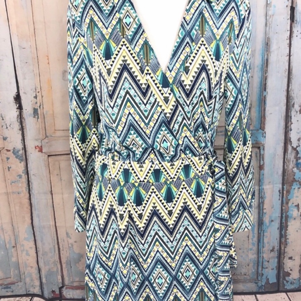 Patterned Aryeh Wrap Dress - Picture 4 of 8